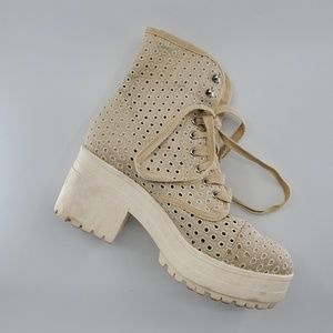 URBAN OUTFITTERS HEELED BOOTS